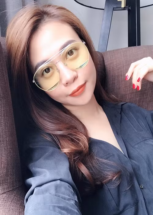 Đàm Thu Trang chia sẻ: “Khi người khác hỏi bạn những điều mà bạn không muốn trả lời... xin hãy cười và hỏi tại sao bạn lại muốn biết điều đó”.