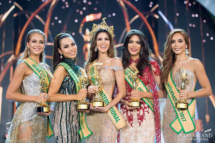 Đại diện Peru đã vượt qua 76 thí sinh khác để giành vương miện. Chiến thắng của cô hoàn toàn thuyết phục. Ảnh: BTC