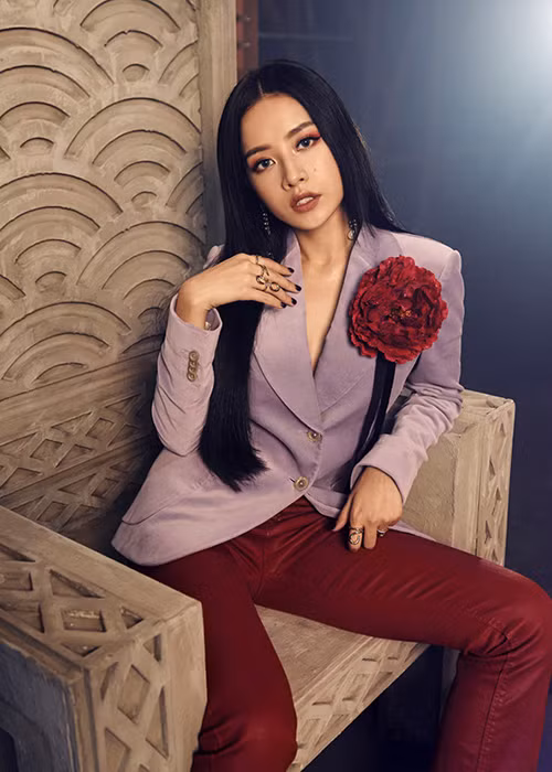 Đa phần khán giả đánh giá giọng hát của cựu hot girl gốc Hà thành yếu và phô. Thậm chí, không ít ý kiến cho rằng Chi Pu không hợp làm ca sĩ. Ảnh: Zing