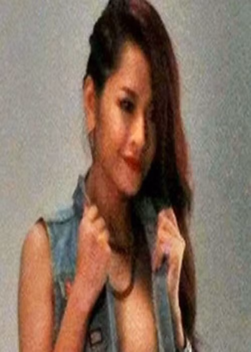 Không chỉ MV Từ hôm nay khiến dư luận xôn xao, Chi Pu nhiều lần gây ồn ào. Năm 2013, bức ảnh cựu hot girl mặc một chiếc áo jeans và để lộ gần hết vòng một được lan truyền trên mạng. Nhiều người sốc bởi Chi Pu vốn gắn liền với hình ảnh trong sáng, dễ thương. Ảnh: Vietnamnet