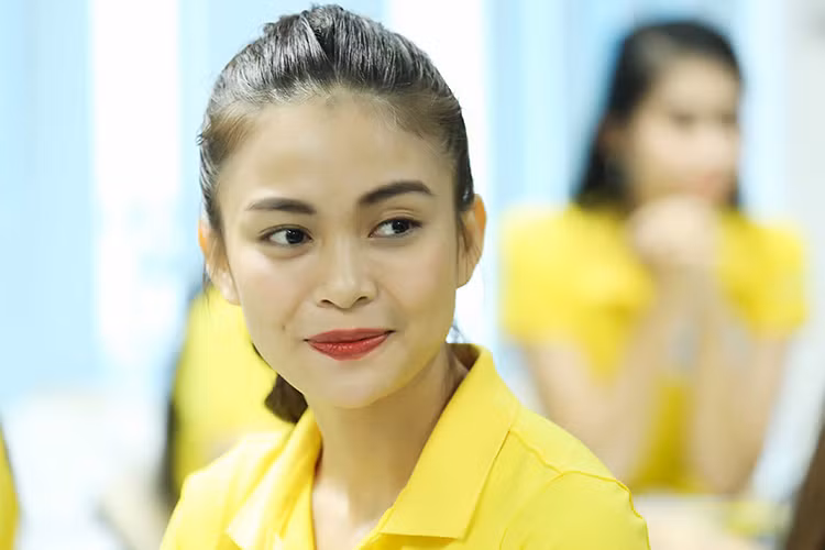 Hình ảnh Mâu Thủy trong tập 5 “Tôi là Hoa hậu Hoàn vũ Việt Nam 2017”. Trong tập trước đó, cô cùng Hoàng Thùy đã giành chiến thắng.