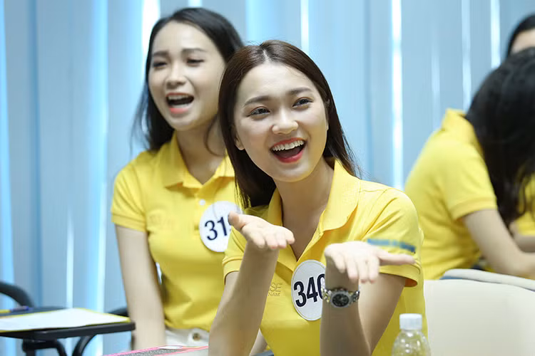 Những nhóm được khán giả bầu chọn nhiều nhất và có số vốn huy động nhiều nhất sẽ vào tiếp vòng 2 trình bày ý tưởng trước hội đồng chuyên môn.