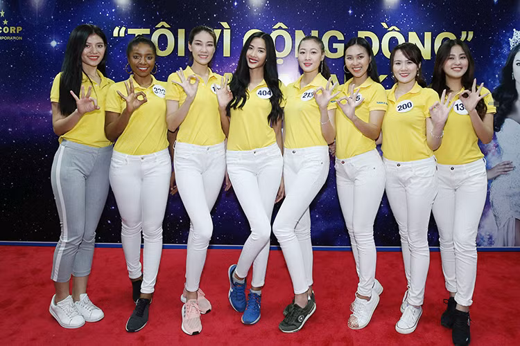 Mỗi nhóm sẽ chọn một dự án cộng đồng, từ đó thiết lập kế hoạch, huy động sự góp vốn, giúp đỡ từ cộng đồng và các mạnh thường quân.