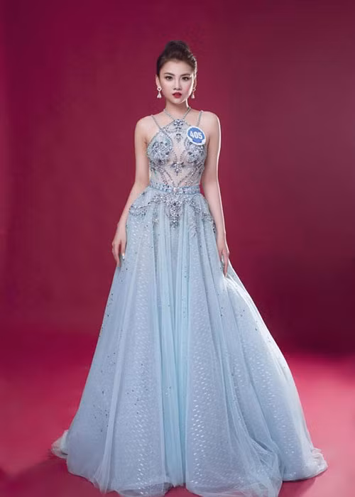 Đặng Thị Mỹ Khôi sinh năm 1997, cao 1m67, sở hữu số đo ba vòng: 86 - 62 - 91. Cô đang là sinh viên Đại học Văn hiến. Ảnh: BTC