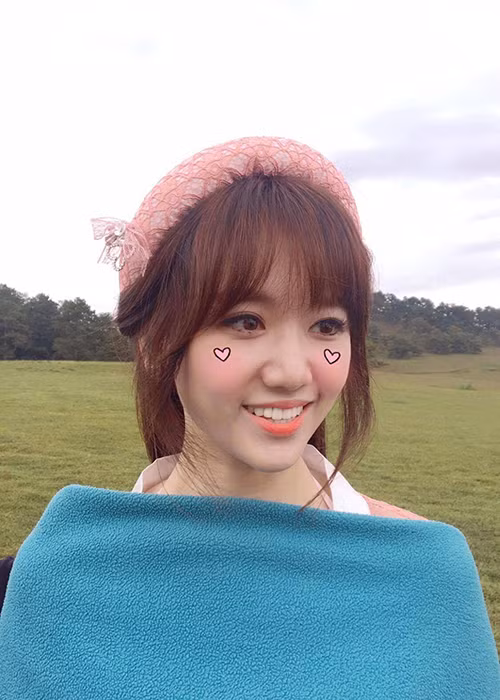 Hari Won than thở cô thiếu ngủ trầm trọng bởi trong suốt một tuần qua ngày nào cũng đi quay phim.