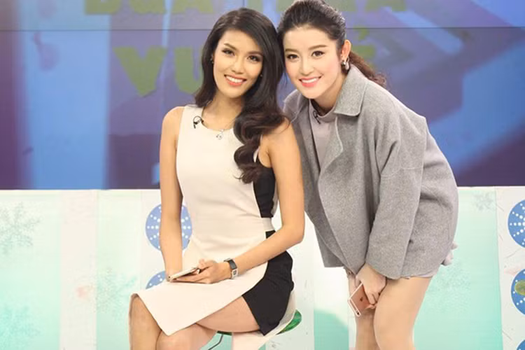 Lan Khuê động viên Huyền My: “Mai cô bé này bắt đầu hành trình của mình tại Miss Grand 2017. Chúc em luôn tỏa sáng và đạt được thần thái rực rỡ nhất ở đấu trường này nhé. Đặt niềm tin vào em”.
