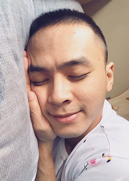 Văn Anh diễn sâu để bà xã Tú Vi chụp ảnh là một trong những tin tức sao Việt trong ngày 5/10.