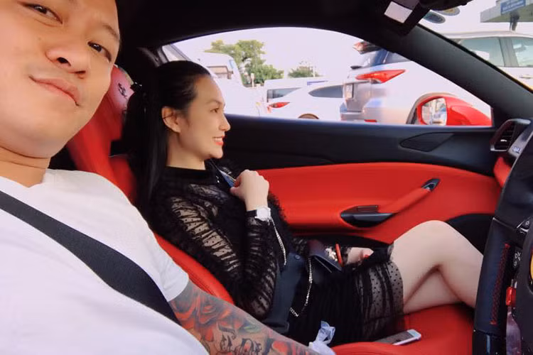 Tuấn Hưng chia sẻ từ khi anh tậu xế sang, anh giờ mới thấy vợ cười tươi đến như vậy.