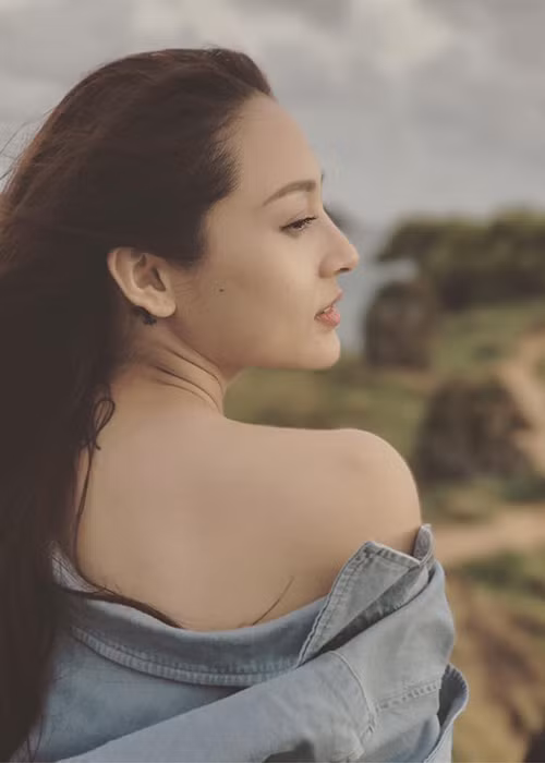 Bảo Anh rất biết cách chăm chút ngoại hình và phong cách thời trang. Cô thường xuyên tập yoga giữ vóc dáng và chịu khó đầu tư vào trang phục.