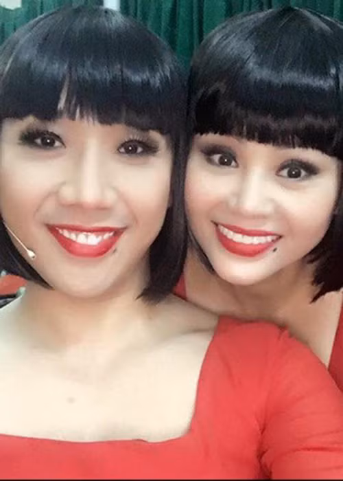 Trấn Thành giả gái và trông như chị em song sinh với nghệ sĩ Lê Giang. Ảnh: FBNV