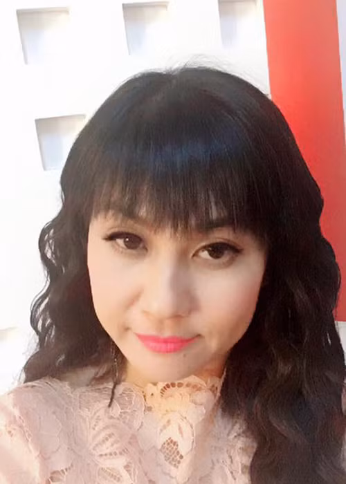 Con trai bị ốm, nằm bệnh viện nhưng Cát Phượng vẫn phải đi quay hình vì không thay đổi được lịch trình. May thay, Thái Hòa đã ở bên bé nên nữ diễn viên cảm thấy yên tâm hơn.