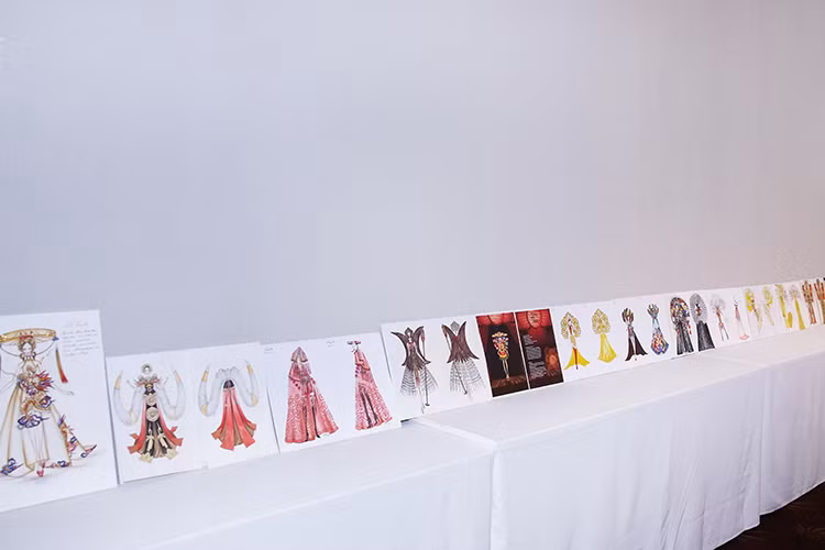 Ngoài trang phục dân tộc tại Hoa hậu Hoàn vũ Thế giới 2017, ban tổ chức Hoa hậu Hoàn vũ Việt Nam còn công bố top 6 từ top 15 cuộc thi thiết kế trang phục dân tộc cho đại diện Việt Nam tại Hoa hậu Hoàn vũ Thế giới năm 2017.