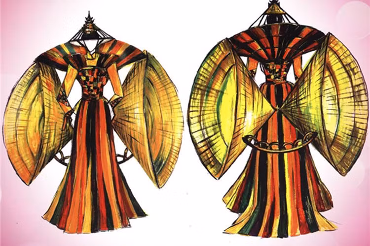 Phần cánh của bộ trang phục “Hồn Việt” mô phỏng hình ảnh trống Đồng như một niềm tự hào dân tộc trong dòng chảy lịch sử. Trang phục còn toát lên không khí tưng bừng của lễ hội với cách phối đa màu, chất liệu thiên nhiên thuần Việt như lụa tơ tằm Hà Đông, lá, mây, tre, đồng giả cổ...