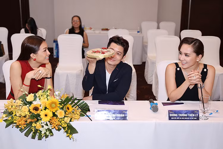 Ban giám khảo quyết định chọn ra 6 mẫu thiết kế bước vào vòng thực hiện ý tưởng gồm: Bánh Mì (Phạm Phước Điền), Hoa đăng sắc Việt (Nguyễn Vũ Hùng), Phố cổ (Nguyễn Đình Thuận), Ngũ hổ (Nguyễn Đặng Thanh Nhàn), Thăng Thu (Nguyễn Đức Hải) và Nữ quyền (Phạm Minh Phúc).