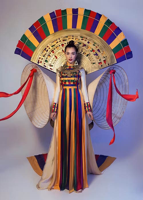 Lo dien trang phuc dan toc cua dai dien VN tai Miss Universe 2017