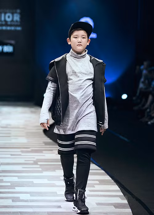 Tuy không có kinh nghiệm trình diễn thời trang nhưng các học trò của Vũ Cát Tường vẫn gây ấn tượng.