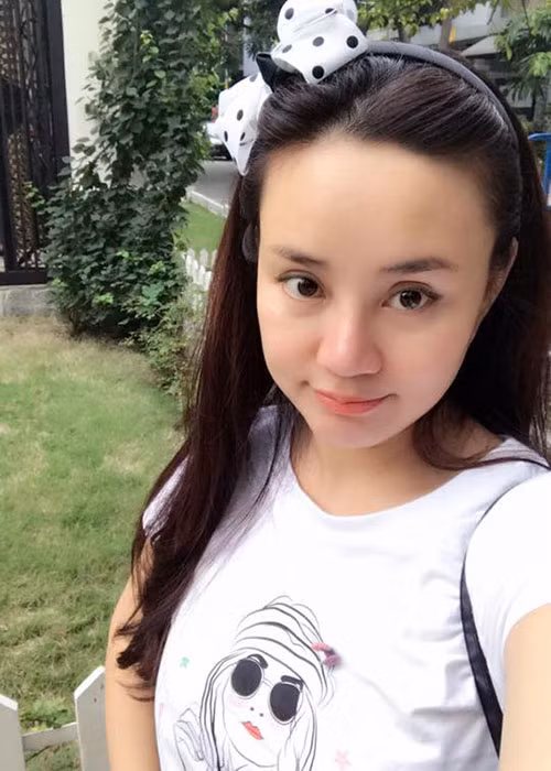 Vy Oanh viết trên trang cá nhân: “Cái đẹp không cần phải chứng minh. Đứng trước cái đẹp lòng nhân ái sẽ xuất hiện”.