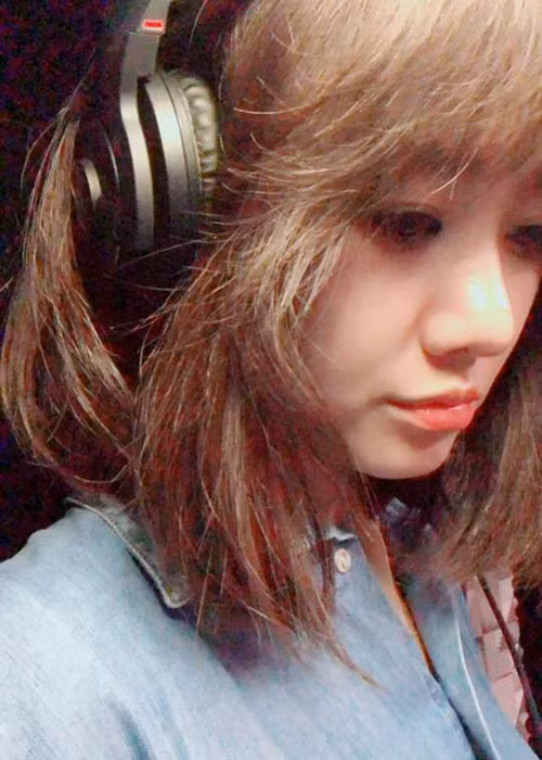 Hari Won than thở công việc bận rộn đến mức phải thức trắng đêm để làm.