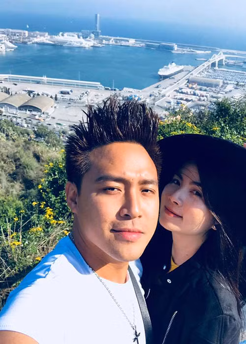 Vợ chồng sao Việt Kha Ly - Thanh Duy tận hưởng chuyến du lịch Tây Ban Nha.