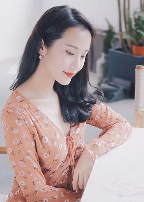 Về phía Phan Thành, anh giữ im lặng trước nghi vấn hẹn hò Xuân Thảo. Trước đó, sau khi hủy hôn với Midu, anh đã vướng một số tin đồn tình cảm.