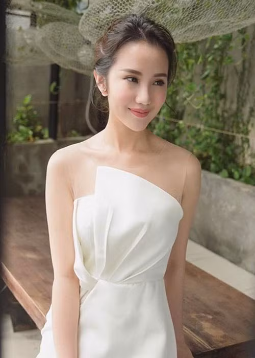 Tình mới tình đồn của Phan Thành đã tốt nghiệp ngành thương mại tại trường Đại học Quốc tế RMIT Việt Nam. Hiện tại, cô là quản lý tài chính tại ngôi trường của mẹ mình.