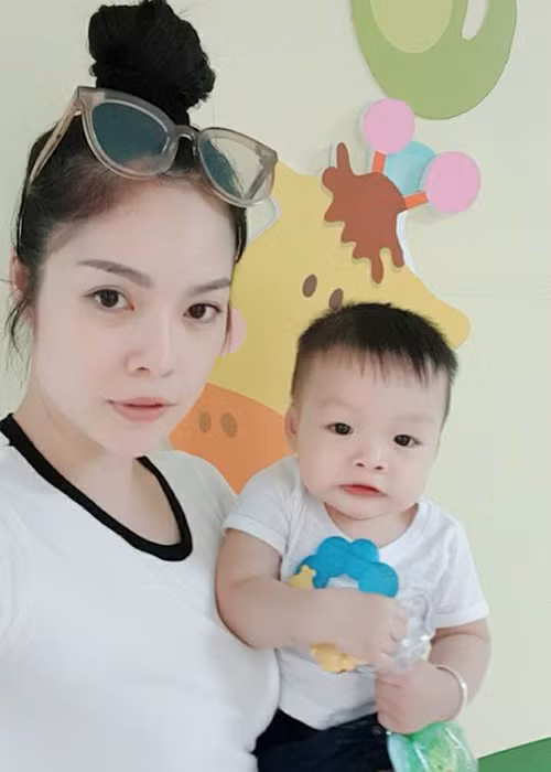 Dương Cẩm Lynh đưa con trai đi tiêm chủng là một trong những tin tức sao Việt trong ngày 19/10.