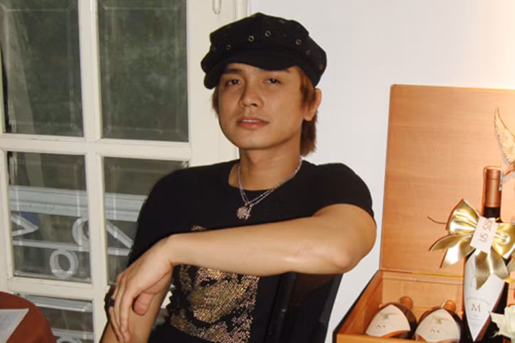 Ở mối tình với Hoàng Thanh, nhiều người nhận xét Xuân Lan là người luôn chịu thua thiệt. Có tin đồn cô đã bỏ tiền giúp nam ca sĩ ra album, phát triển sự nghiệp. Xuân Lan cũng từng thừa nhận cô yêu Hoàng Thanh hoàn toàn bằng bản năng. Ảnh: VTC