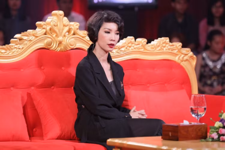 Soi nam ca si bi nghi la tinh cu dong tinh cua Xuan Lan