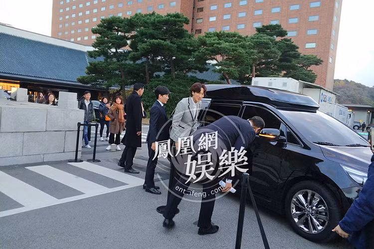 Sau đám cưới Song Joong Ki - Song Hye Kyo, một số khách mời đã ra về. Ảnh: Ifeng