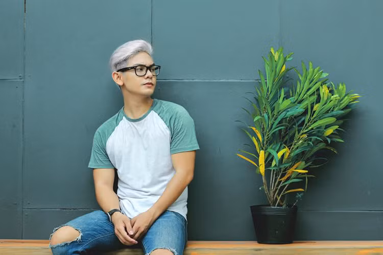 Dù không phải giọng ca chính của nhóm Vmusic nhưng Sơn Ngọc Minh có lượng fans nhất định bởi vẻ ngoài điển trai. Năm 2014, khi nhóm tan rã, Sơn Ngọc Minh theo đuổi sự nghiệp cá nhân. Ảnh: FBNV