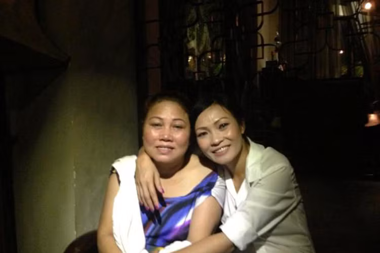 Năm 2013 khi Siu Black vướng lùm xùm nợ nần, Phương Thanh chính là người duy nhất ra mặt giúp đỡ đàn chị khỏi các chủ nợ. Ảnh: Giáo dục Việt Nam