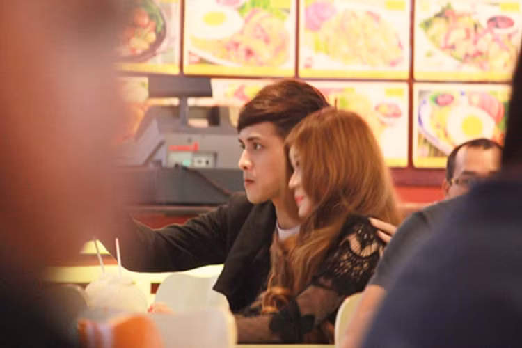 Trước khi lộ ảnh đám cưới, Hồ Quang Hiếu và vợ cũ Ivy từng tình tứ đi mua sắm vào năm 2013. Ảnh: Infonet