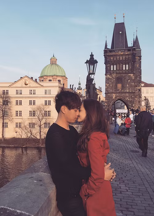 Liên tục lộ bằng chứng yêu đương qua các chuyến du lịch nhưng phải đến tháng 10/2016, Bảo Anh - Hồ Quang Hiếu mới công khai yêu nhau. Thời điểm này, cả hai đã hẹn hò được hơn một năm. Ảnh: FBNV