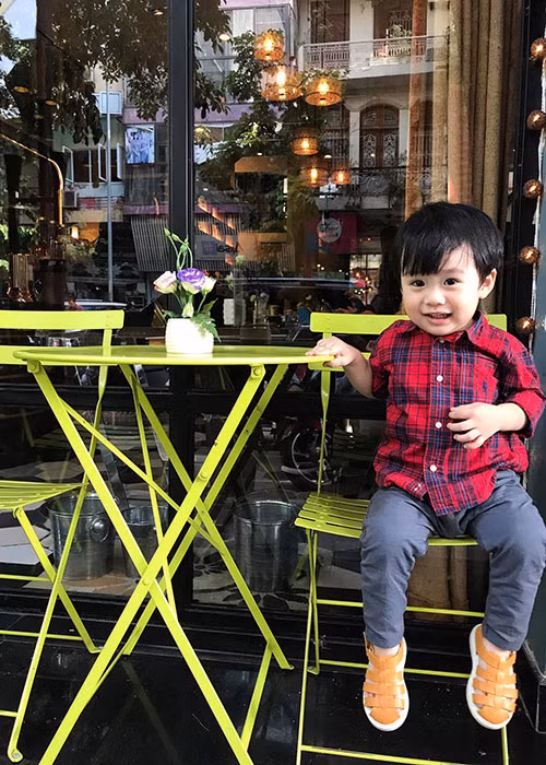 Bé Voi - con trai ca sĩ Tùng Dương ngày càng kháu khỉnh. Hiện tại, bé đã được gần 2 tuổi.