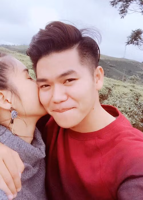 Lê Phương quấn quýt không rời chồng trẻ trong chuyến nghỉ dưỡng ở Đà Lạt.