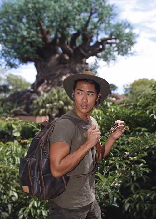 Sau khi giành ngôi Nam vương 2011 ở Thái Lan, Rhonee Rojas nhận được sự chú ý của nhiều khán giả tại xứ chùa vàng.