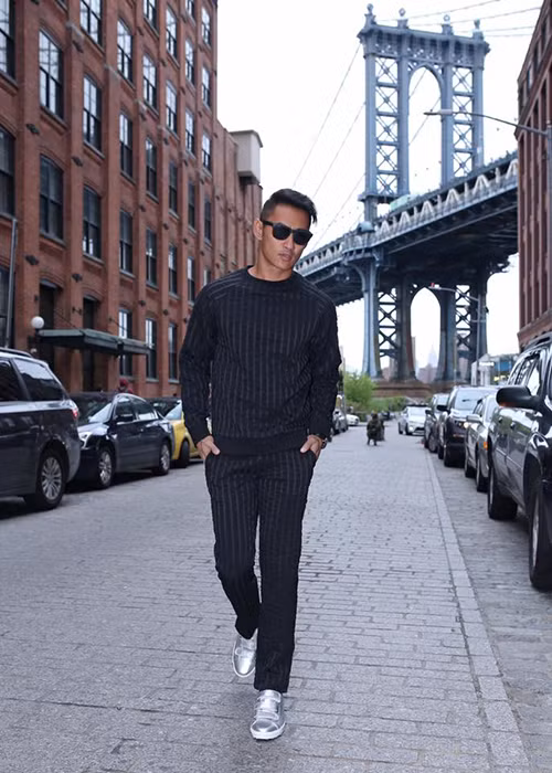 Bạn trai của Hồ Vĩnh Khoa yêu thích thể thao. Anh từng là một cầu thủ bóng chuyền chuyên nghiệp ở Mỹ.