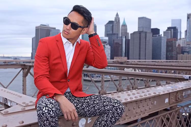 Nửa kia của Hồ Vĩnh Khoa từng tham gia cuộc thi Manhunt International 2011 nhưng trắng tay. Được biết, đây là cuộc thi Trương Nam Thành đoạt ngôi vị á vương 3.