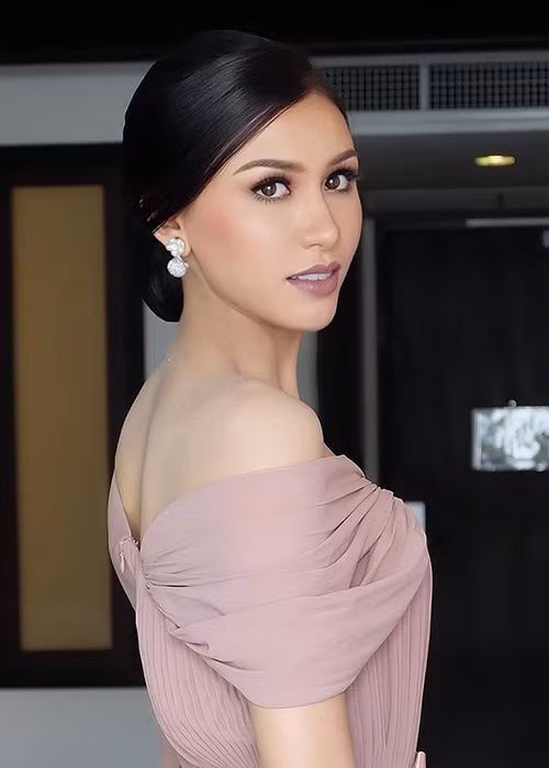 Pam Premika Pamela đang học khoa quản trị kinh doanh tại Đại học Assumption. Ảnh: Instagram nhân vật