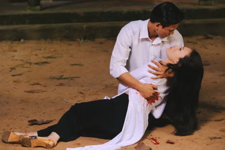 Mang trong lòng những tổn thương nhưng cô giáo trẻ vẫn tình nguyện đỡ phát đạn thay cho người yêu của mình. Ảnh: Tiền Phong