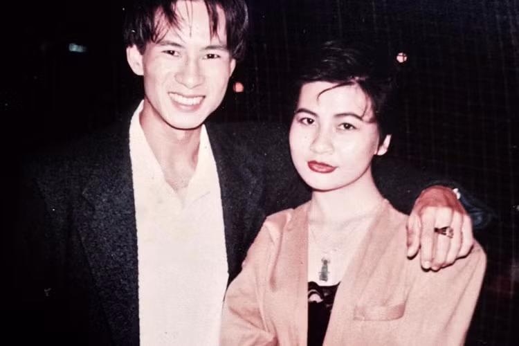 Theo lời xúi của một người bạn, Lý Hải chuyển hướng ca hát. Anh cùng một số người bạn đã lập thành một nhóm nhạc. Sau 2 năm gắn bó, nhóm của Lý Hải tan rã. Nam ca sĩ sau đó theo đuổi sự nghiệp hát solo. Ảnh: FBNV