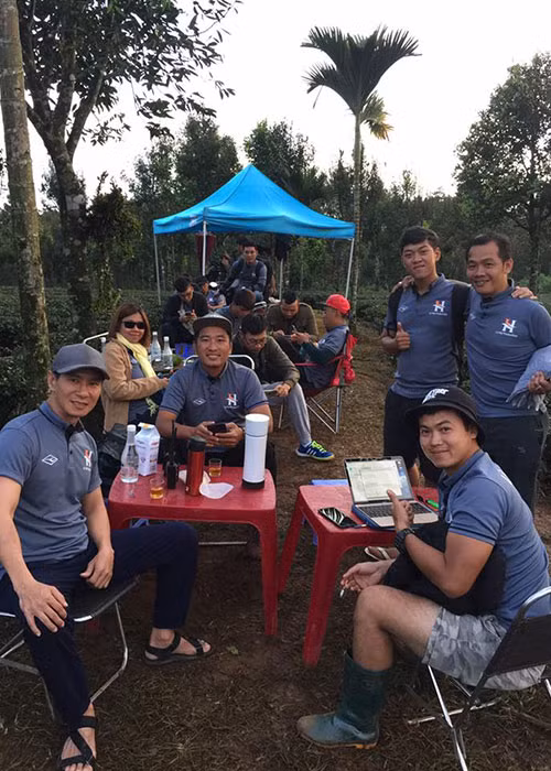 Năm 2015, Lý Hải ra mắt phim điện ảnh “Lật mặt”. Với dự án này, anh đóng vai trò biên kịch, đạo diễn kiêm diễn viên. Khi công chiếu, “Lật mặt” lập kỷ lục phòng vé. Tổng doanh thu của phim đạt 70 tỷ đồng trong khi kinh phí của phim là 10 tỷ đồng. Ảnh: FBNV