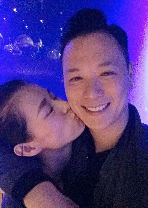 Hồ Hạnh Nhi cũng cho hay vào ngày đi xem phim, hai vợ chồng giận dỗi nhau một chút là vì cô muốn ăn bắp rang nhưng chồng không đồng ý vì sợ cô đang ốm. Ảnh: FBNV