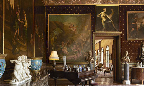 Phòng khách lớn theo phong cách Belle Époque. Ảnh: Ambroise Tezenas