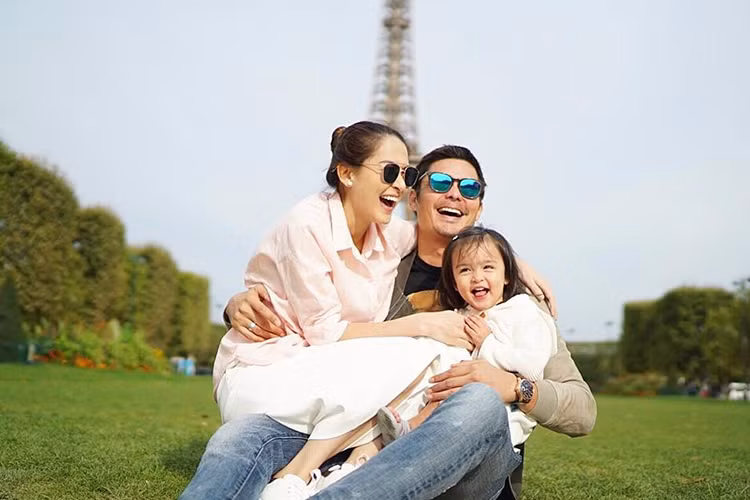 Bé Zia được nhận xét mang những nét đẹp ngọt ngào giống mẹ Marian Rivera và pha chút mạnh mẽ của bố Dingdong Dantes.