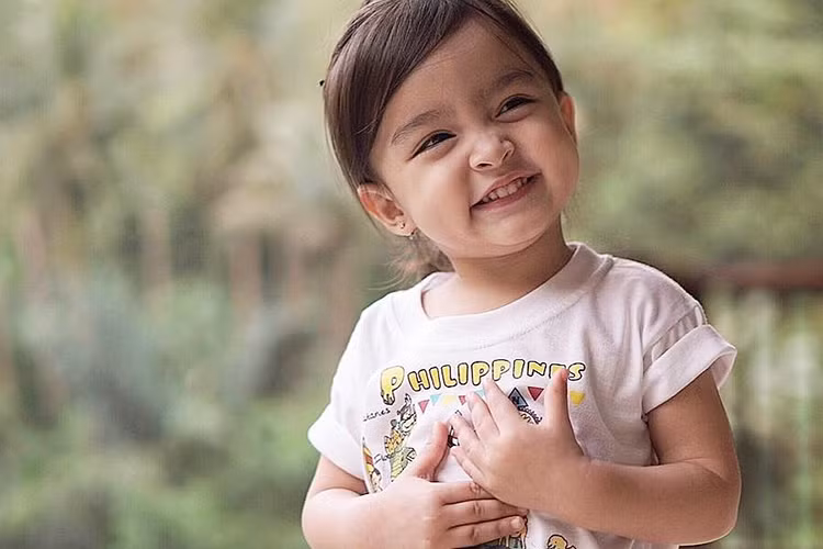 Anh dang yeu het nac cua con gai my nhan dep nhat Philippines