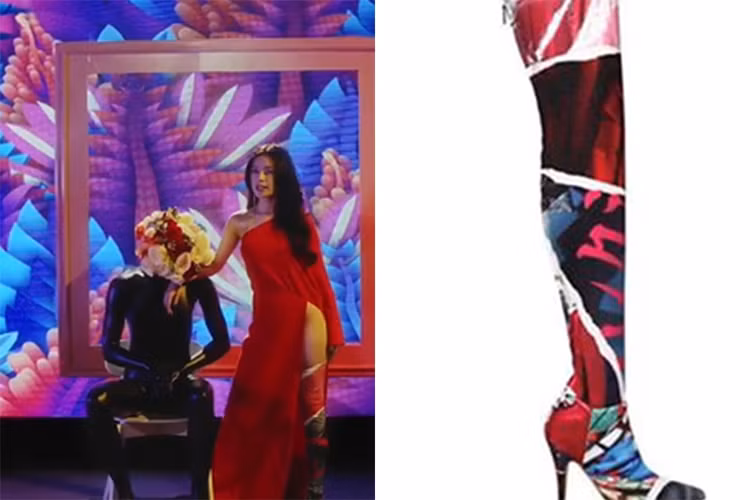 Chi Pu còn chọn mẫu boot cao cổ của Moschino. Sản phẩm có giá 22 triệu đồng. Ảnh: chụp màn hình