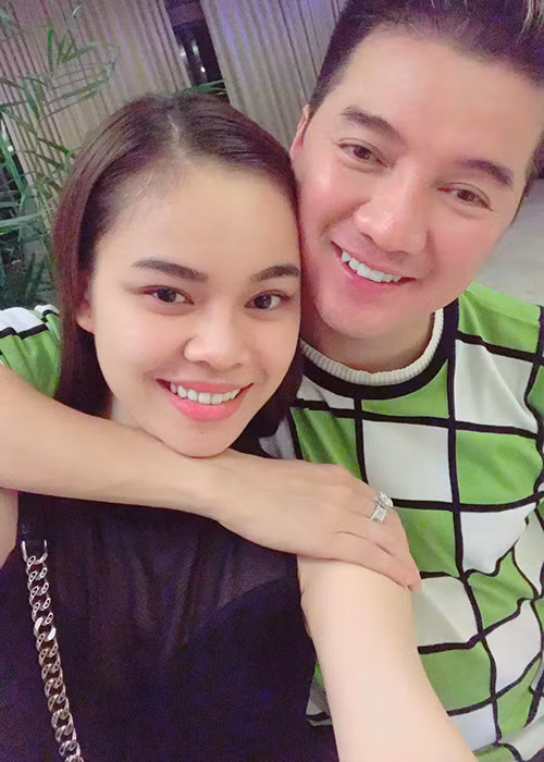 Giang Hồng Ngọc gửi lời chúc mừng sinh nhật đến Đàm Vĩnh Hưng. “Hôm nay sinh nhật của anh chỉ biết mong anh luôn nhiều sức khoẻ để cống hiến cho âm nhạc và luôn luôn nhận được sự yêu thương của mọi người”, cô viết.