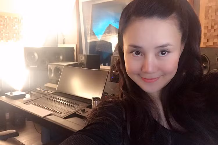 Vy Oanh bận rộn chuẩn bị thực hiện 2 MV mới ở Mỹ.