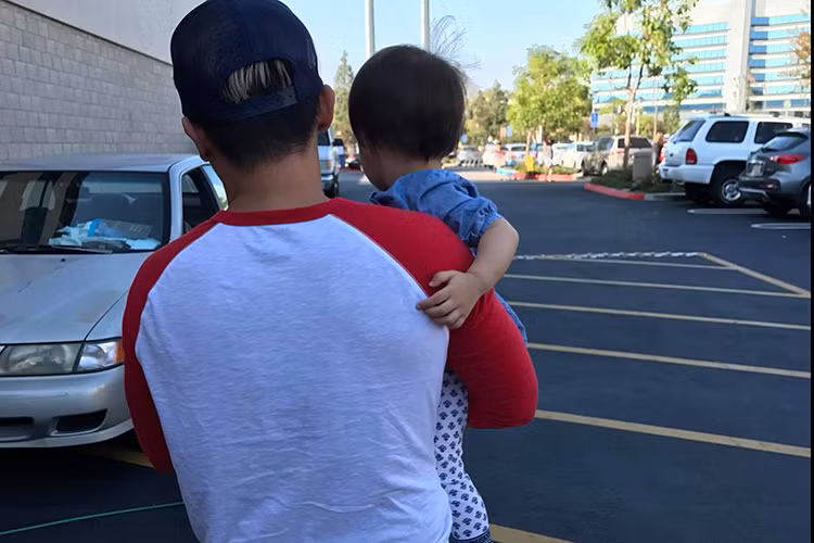 Trên trang cá nhân, Thụy Anh chỉ thỉnh thoảng chia sẻ hình ảnh chụp từ đằng sau người đàn ông của đời mình.